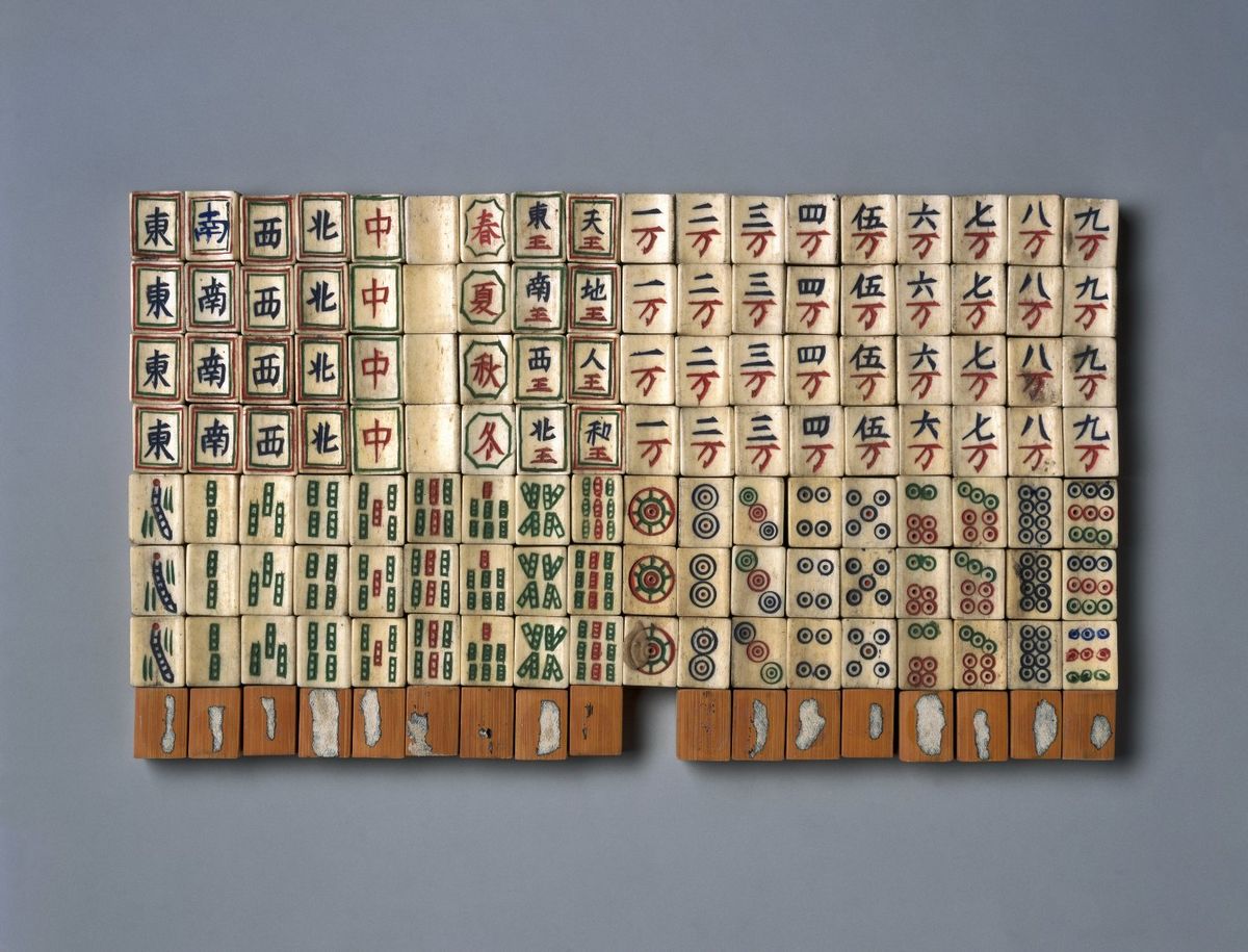 Jubin mahjong antik daripada tulang dan buluh dari abad ke-19, bukti awal dalam sejarah mahjong